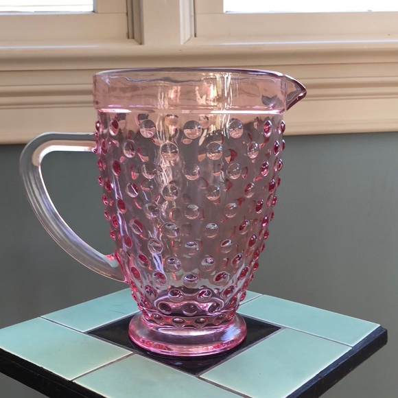 Glass pitcher, pink with raised dots Perfect for Barbie Party - Picture 1 of 4